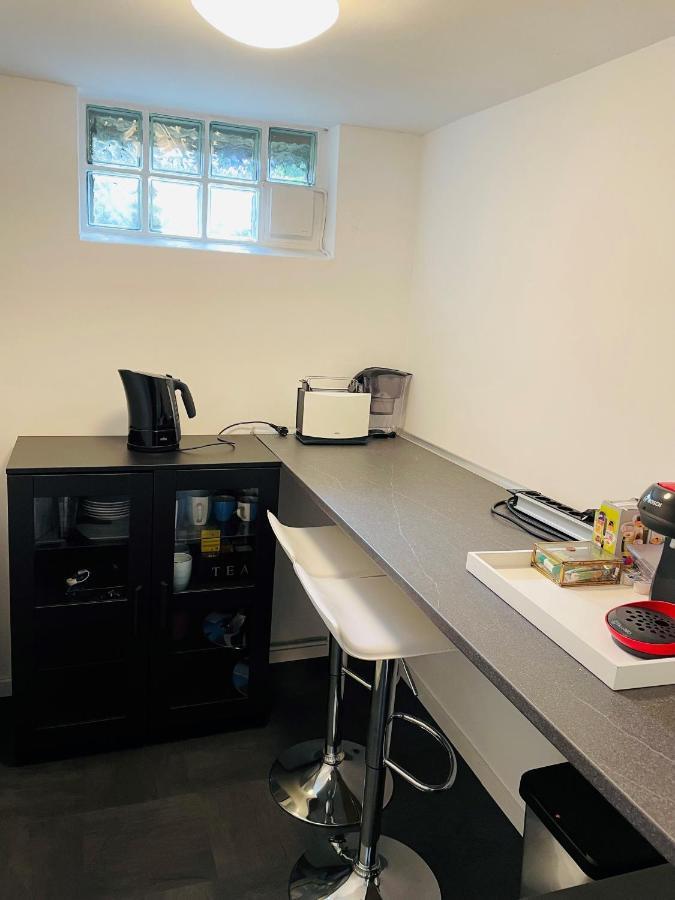Souterrain Zimmer mit separatem Eingang und Bad Düsseldorf Exterior foto