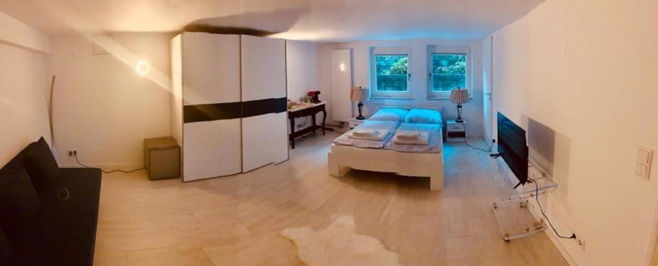 Souterrain Zimmer mit separatem Eingang und Bad Düsseldorf Exterior foto